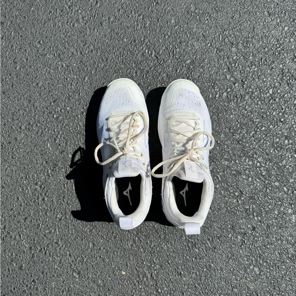 Women’s Mizuno volleyball shoes